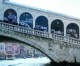 A Venezia il ponte di Rialto sarà ripulito dalle scritte