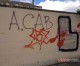 Vandalismo e graffiti, scempio sui muri del tribunale minorile. E nessuna videocamera