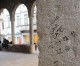 Graffiti sulle pietre del 1200: la Loggia deturpata