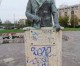 Piazza Segni ostaggio dei vandali e il «custode» lancia la spugna